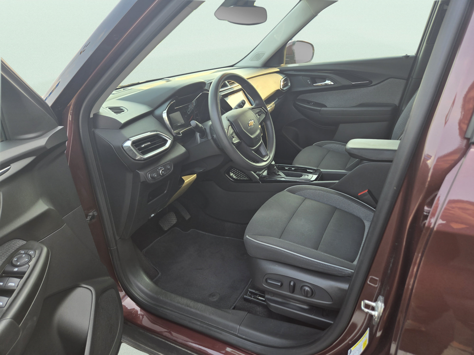 Used 2023 Chevrolet TrailBlazer LT w/ Convenience Package AWD/4WD image 9
