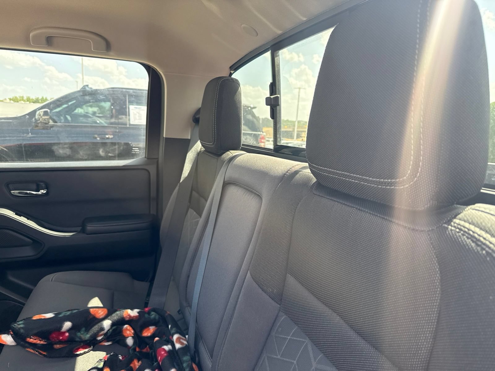 Used 2025 Nissan Frontier SV RWD image 9