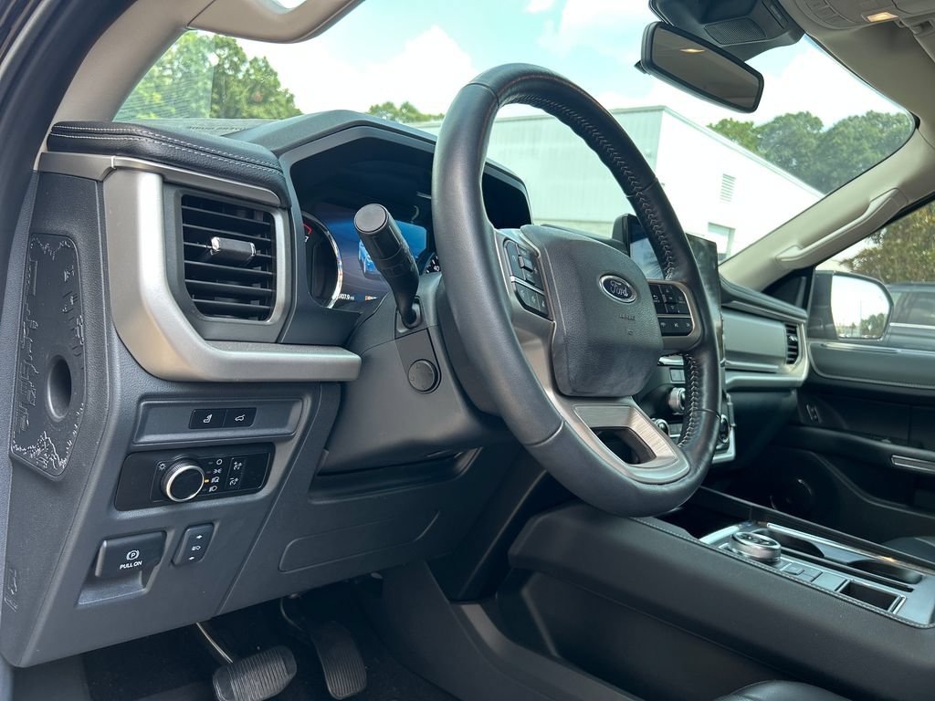Used 2024 Ford Expedition XLT RWD image 10