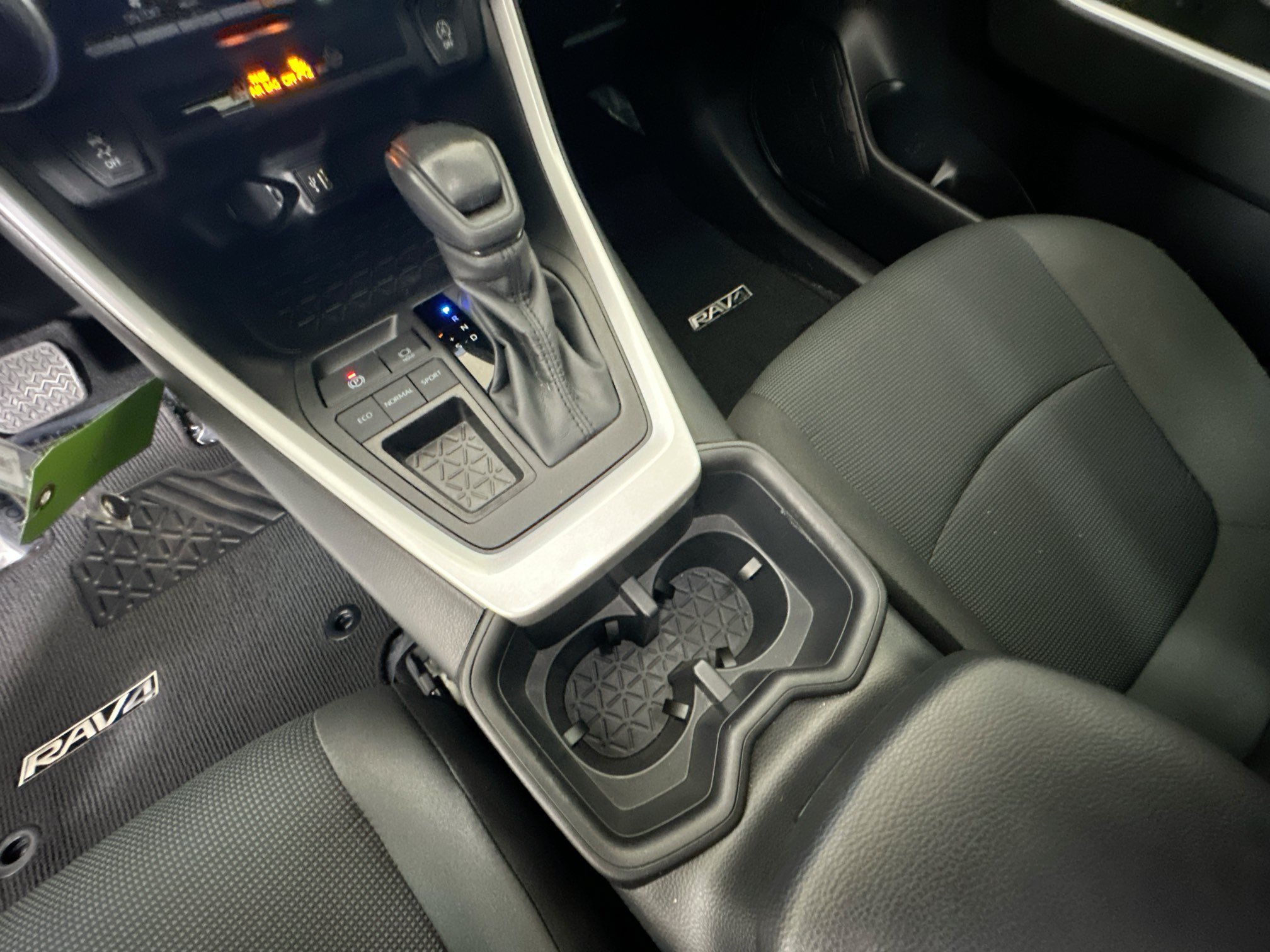 Certified 2025 Toyota RAV4 LE FWD image 21