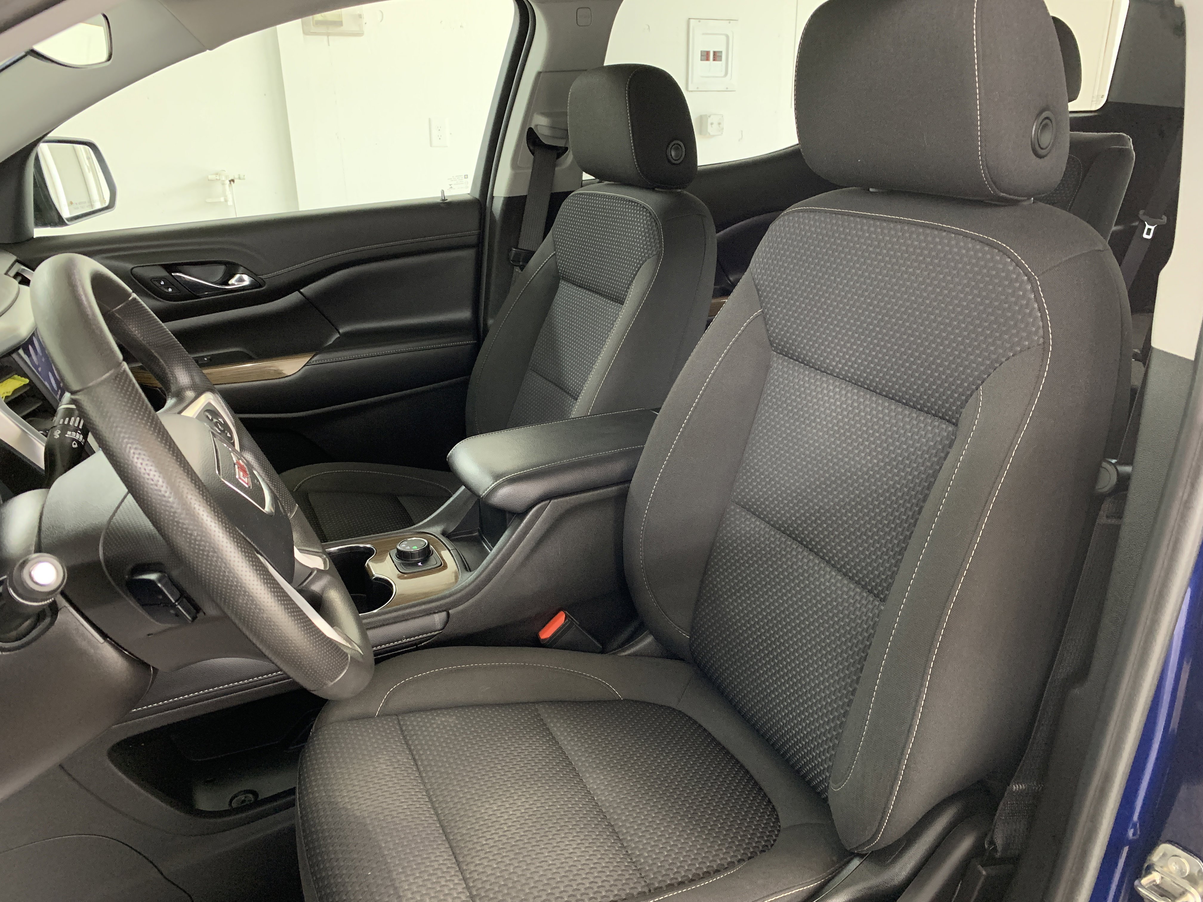 Used 2023 GMC Acadia SLE w/ Elevation Edition image 14