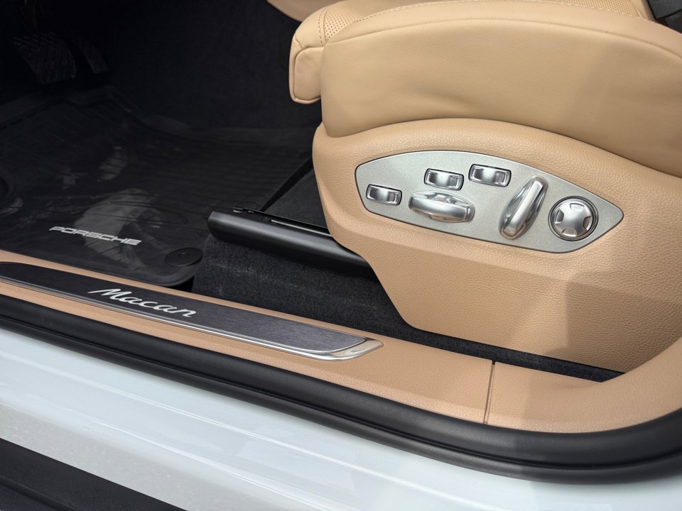 New 2026 Porsche Macan Turbo image 25