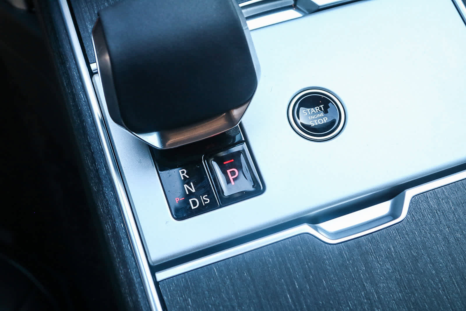 Used 2025 Land Rover Range Rover SE image 21