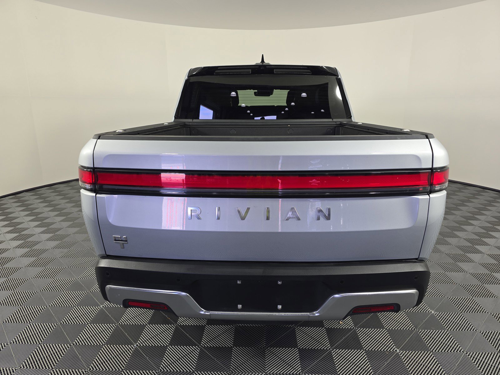 Used 2024 Rivian R1T Adventure image 4