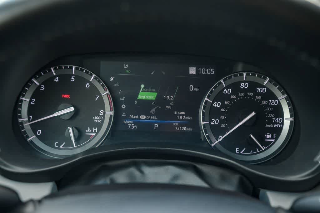 Used 2021 Toyota Highlander XLE FWD image 25