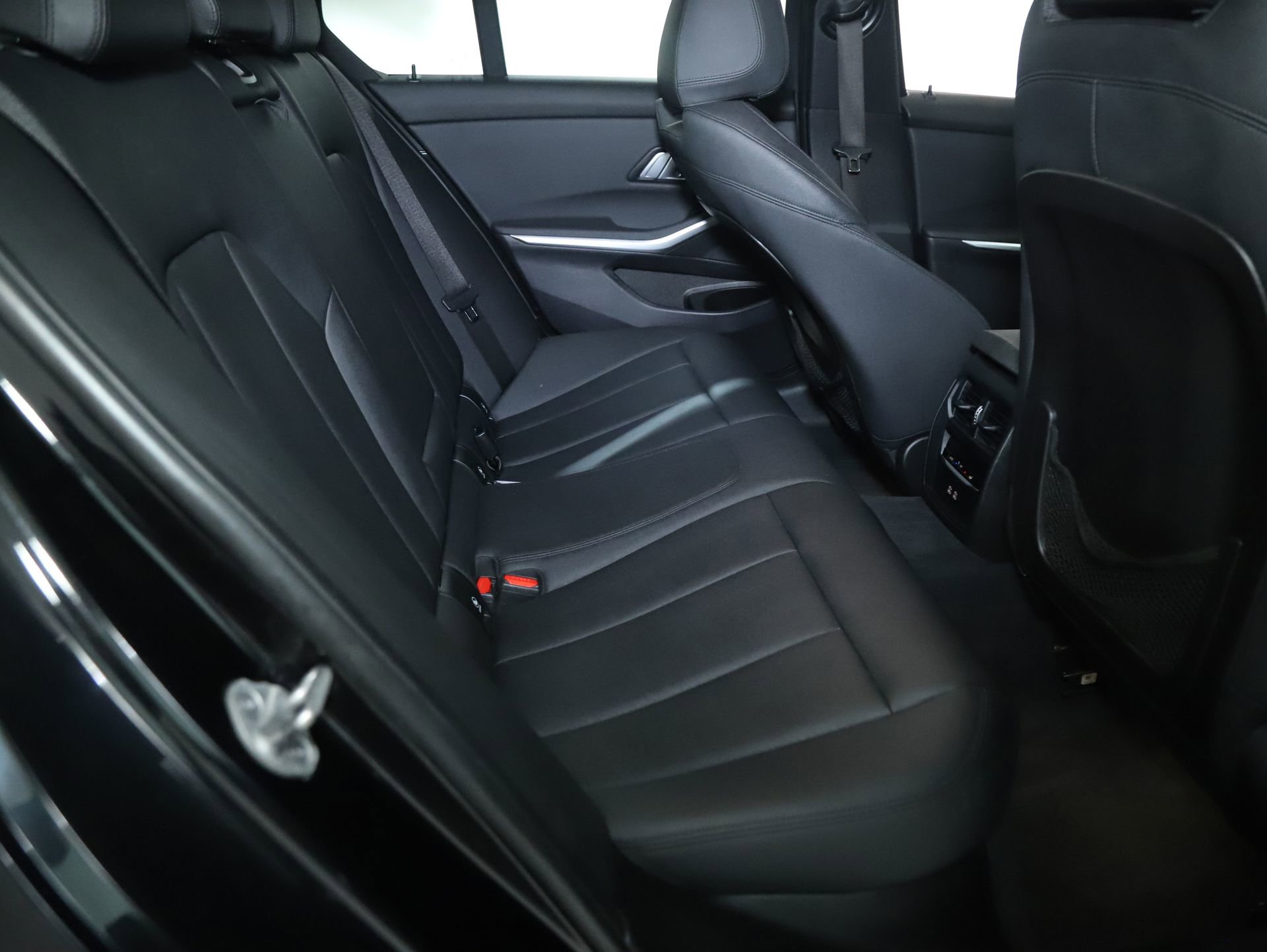 Used 2021 BMW 330e xDrive w/ Premium Package image 34