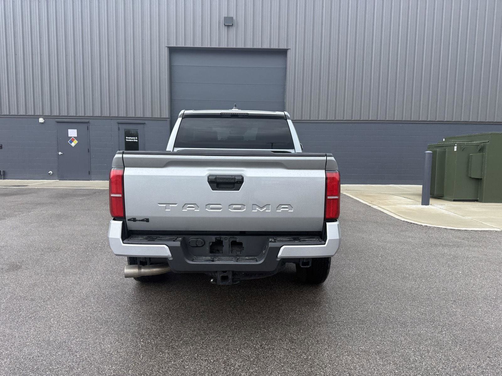 Used 2025 Toyota Tacoma TRD Off-Road AWD/4WD image 4