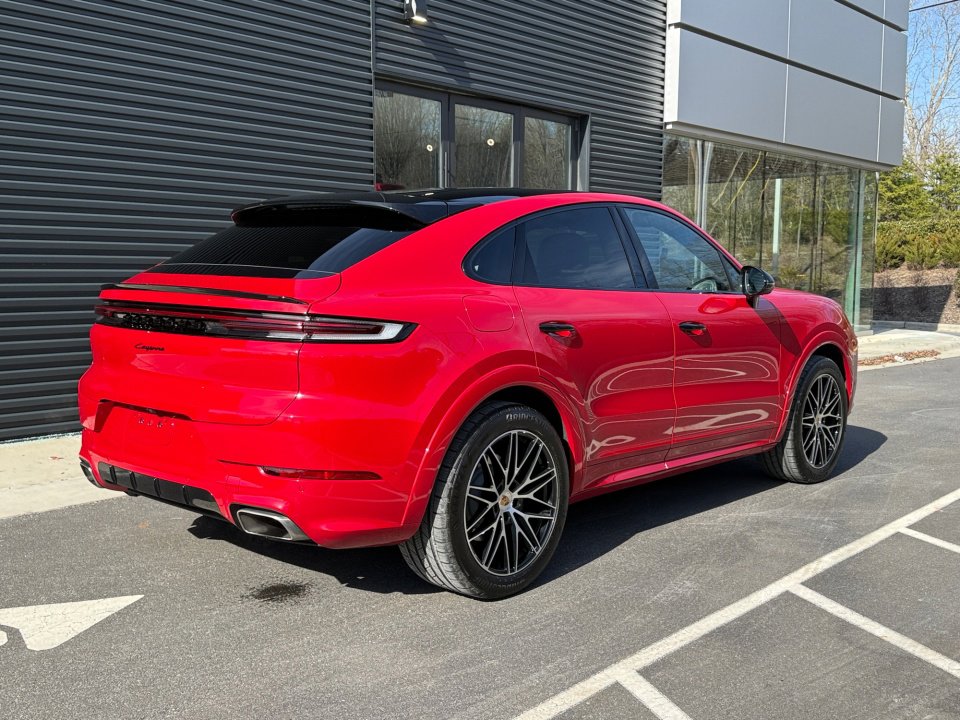 Certified 2025 Porsche Cayenne Coupe image 7
