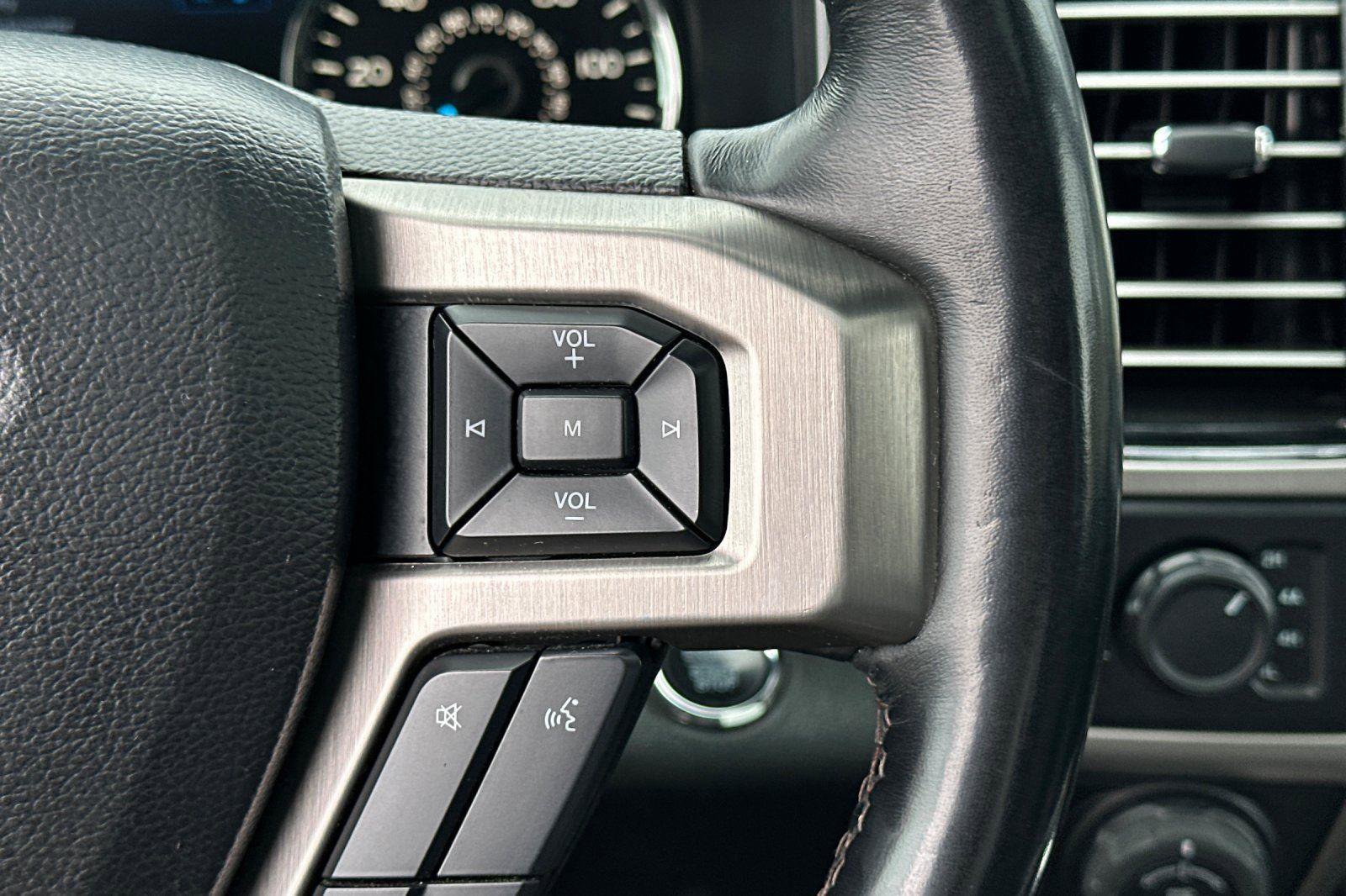 Used 2018 Ford F150 Platinum w/ Equipment Group 701A Luxury image 27