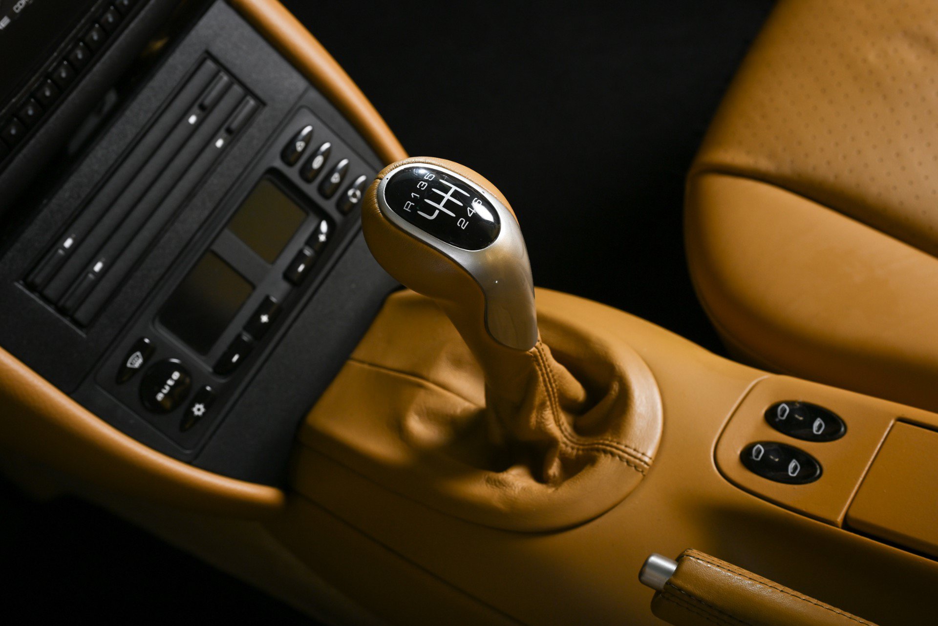 Used 2001 Porsche 911 Carrera RWD image 5