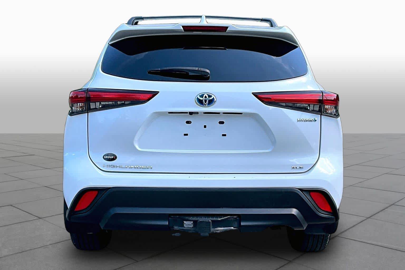 Used 2022 Toyota Highlander XLE AWD/4WD image 4