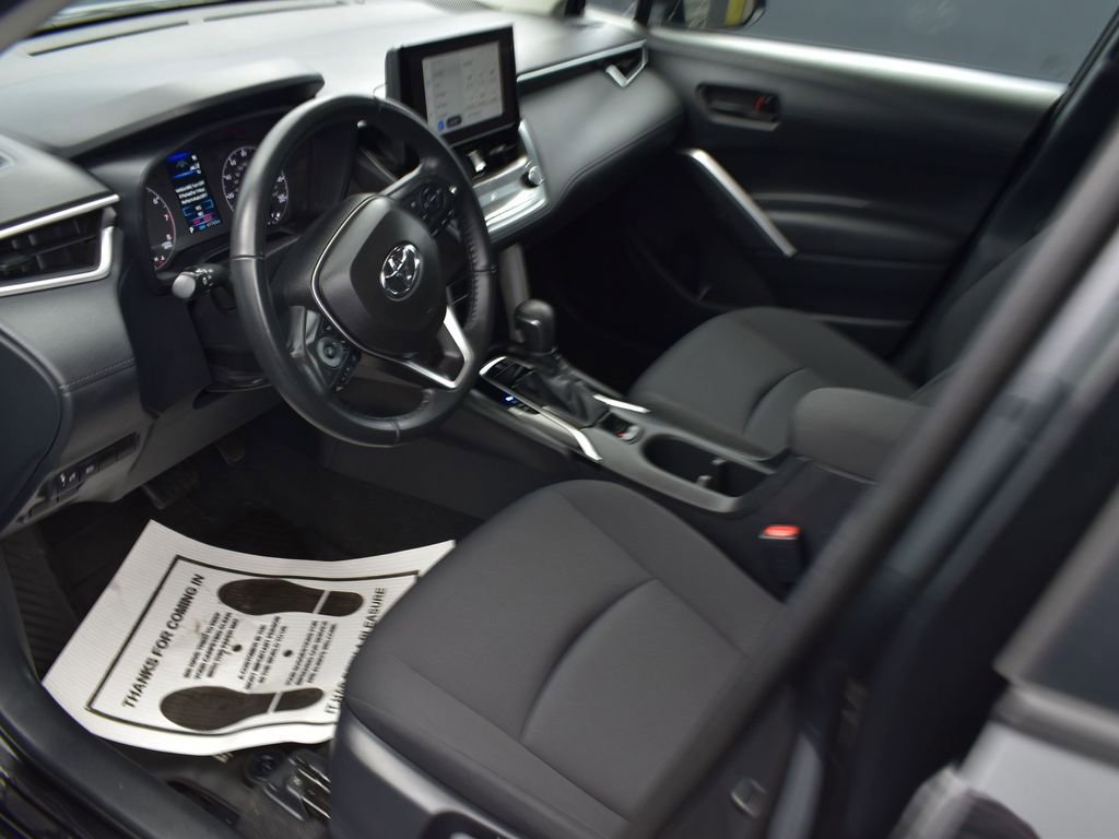 Used 2024 Toyota Corolla Cross LE image 12