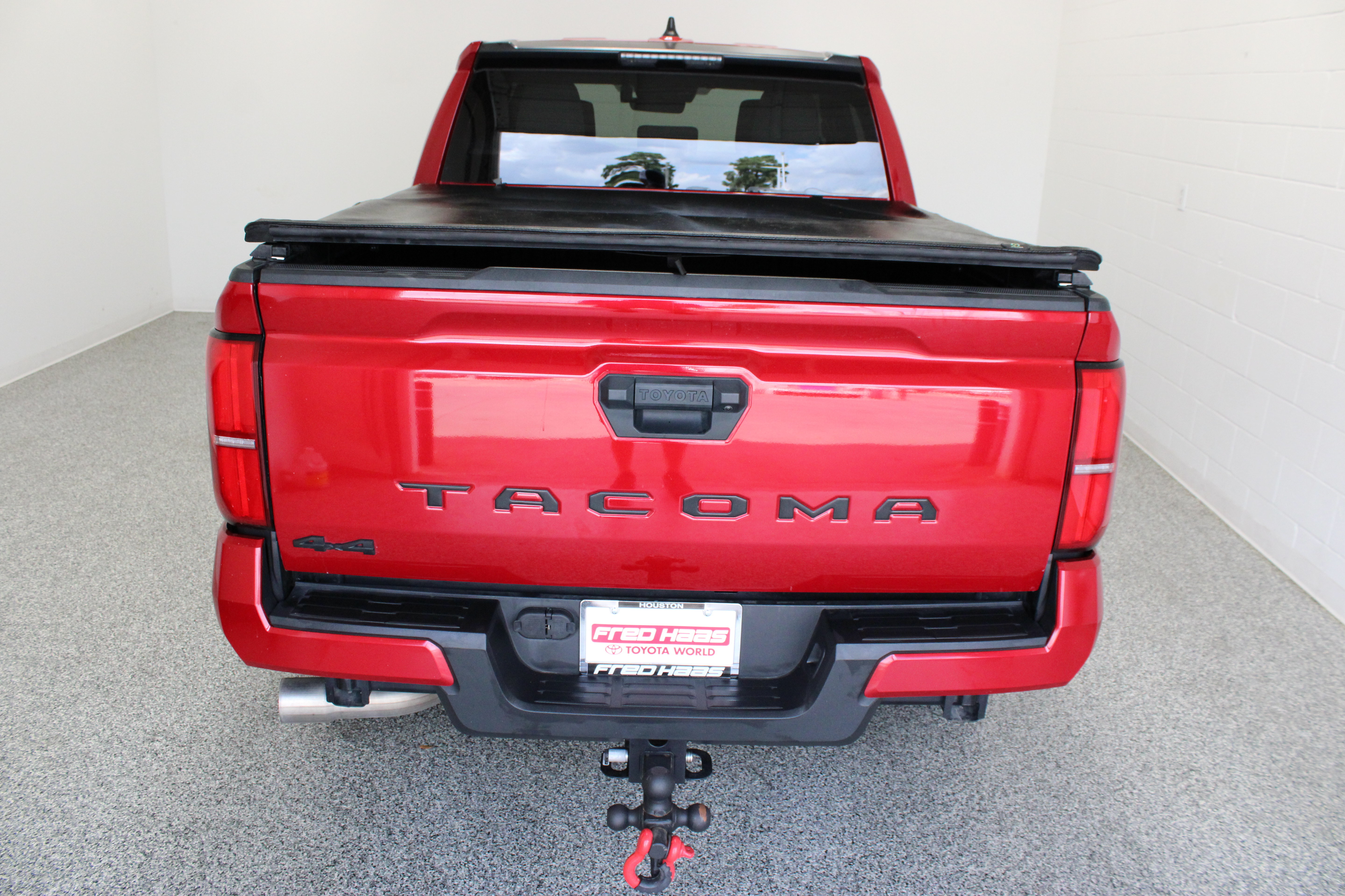 Used 2024 Toyota Tacoma SR5 AWD/4WD image 8