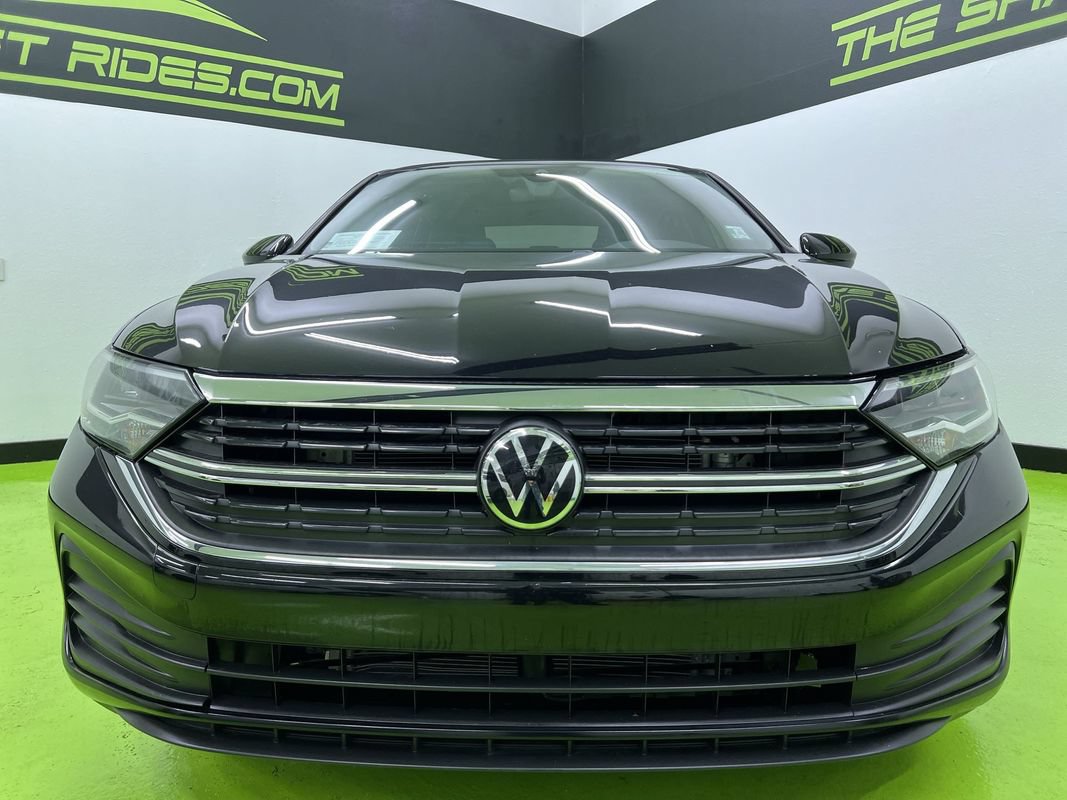 Used 2024 Volkswagen Jetta SE FWD image 3