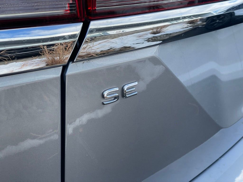 Certified 2025 Volkswagen Atlas SE w/ Black Wheel Package image 30