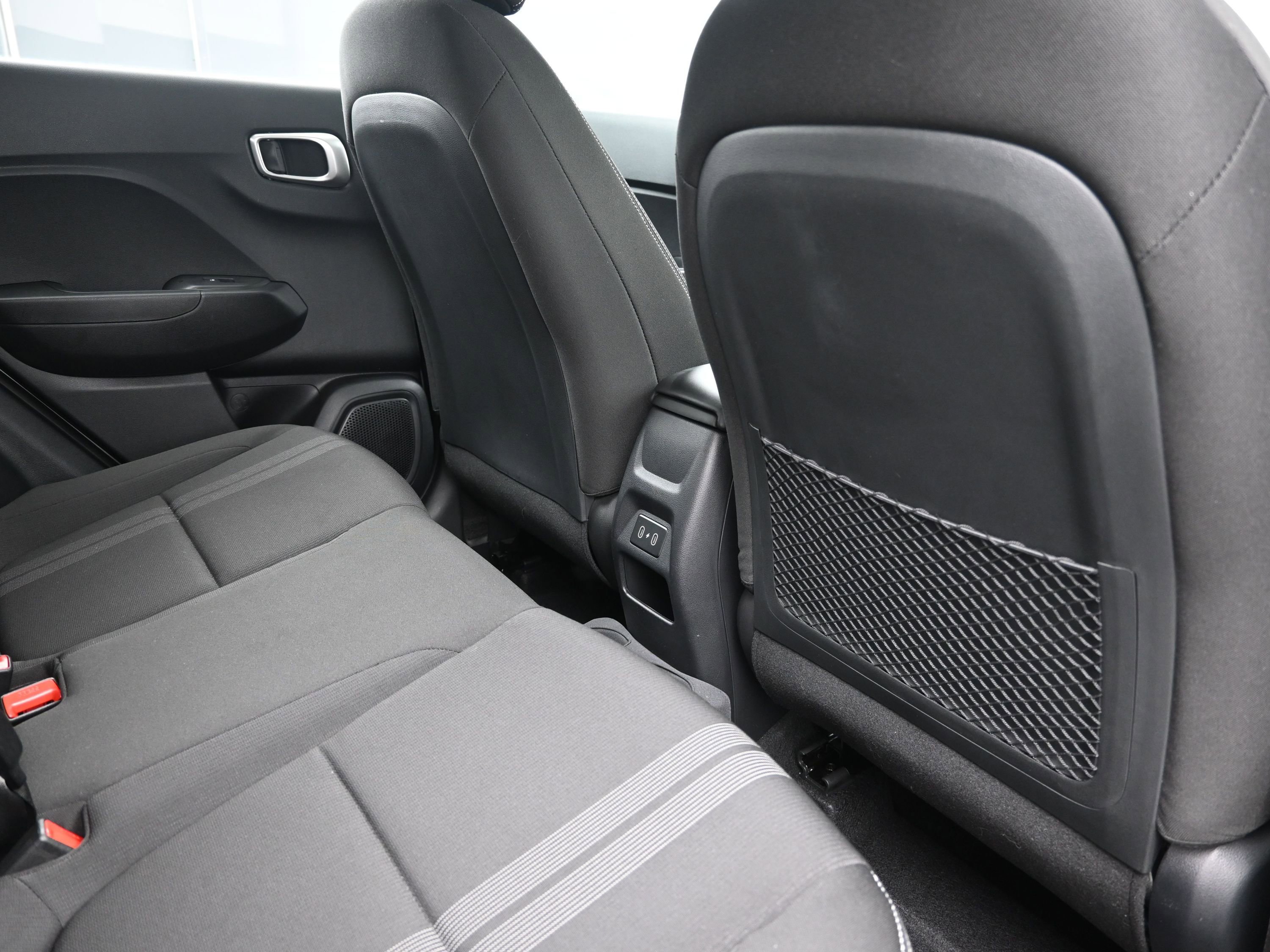 Used 2024 Hyundai Venue SEL image 25