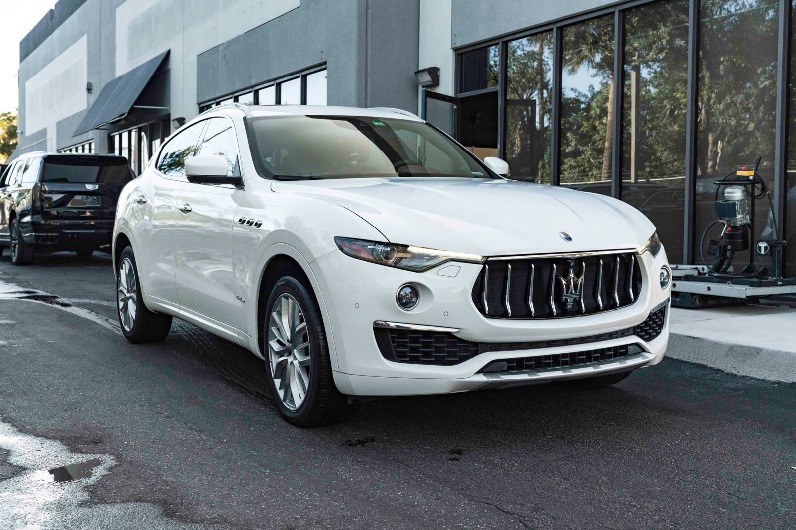 Used 2019 Maserati Levante GranLusso AWD/4WD image 4