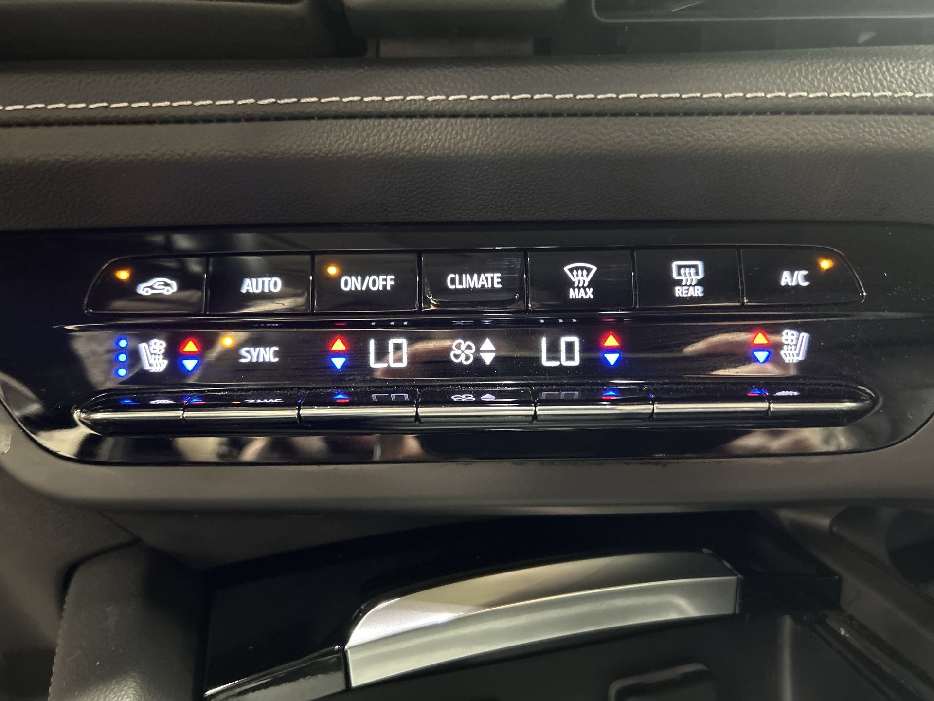 Certified 2023 Buick Envision Avenir AWD/4WD image 12