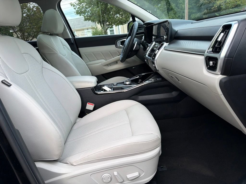 Certified 2023 Kia Sorento SX Prestige w/ Panoramic Sunroof Package AWD/4WD image 31