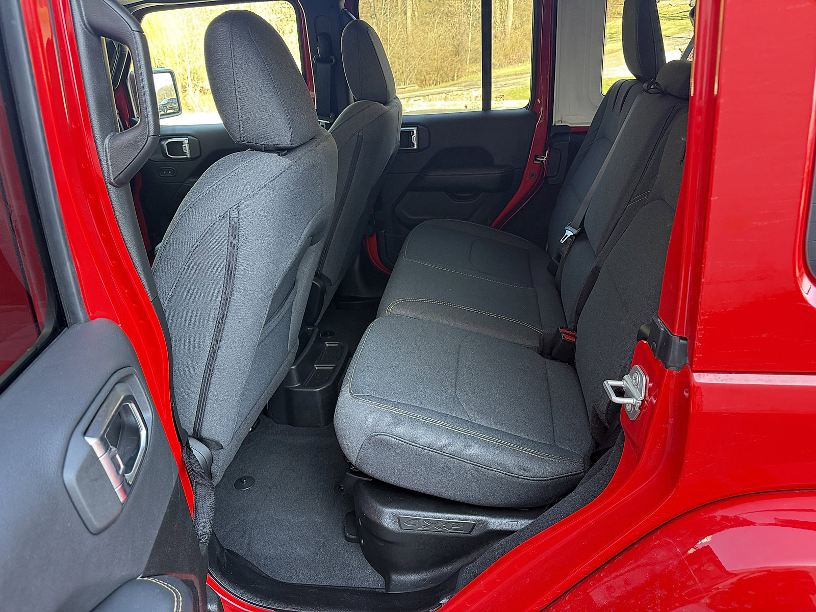 Used 2025 Jeep Wrangler Sahara w/ Safety Group image 11