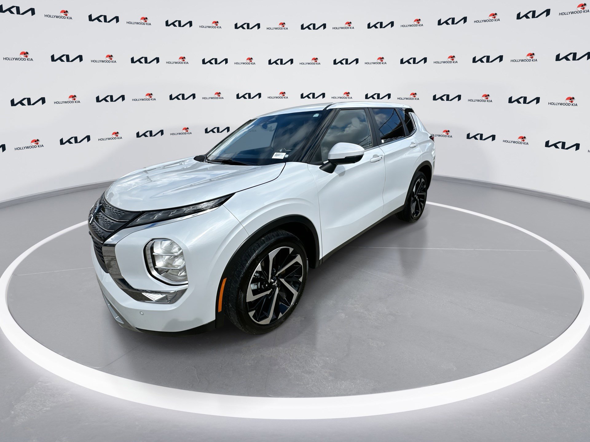 Used 2024 Mitsubishi Outlander SE Black Edition image 4