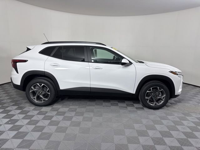 New 2026 Chevrolet Trax LT image 2