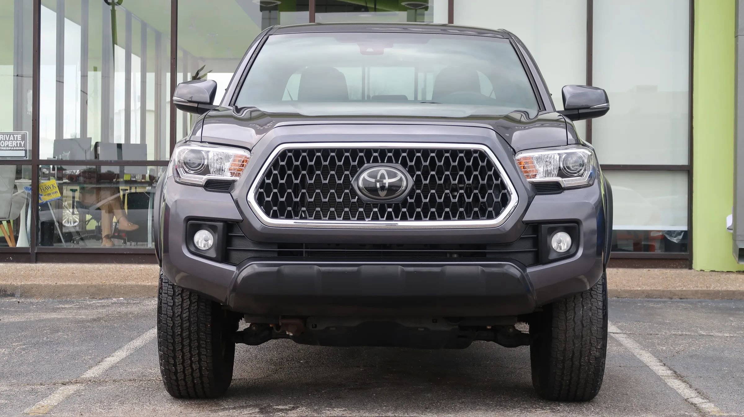 Used 2018 Toyota Tacoma TRD Off-Road AWD/4WD image 2