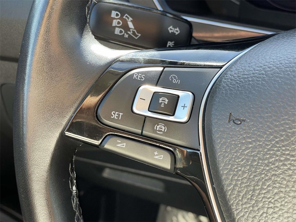 Used 2019 Volkswagen Tiguan SEL Premium image 9