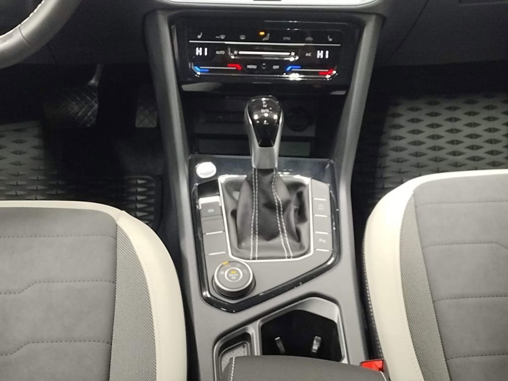 New 2025 Volkswagen Taos SE image 37