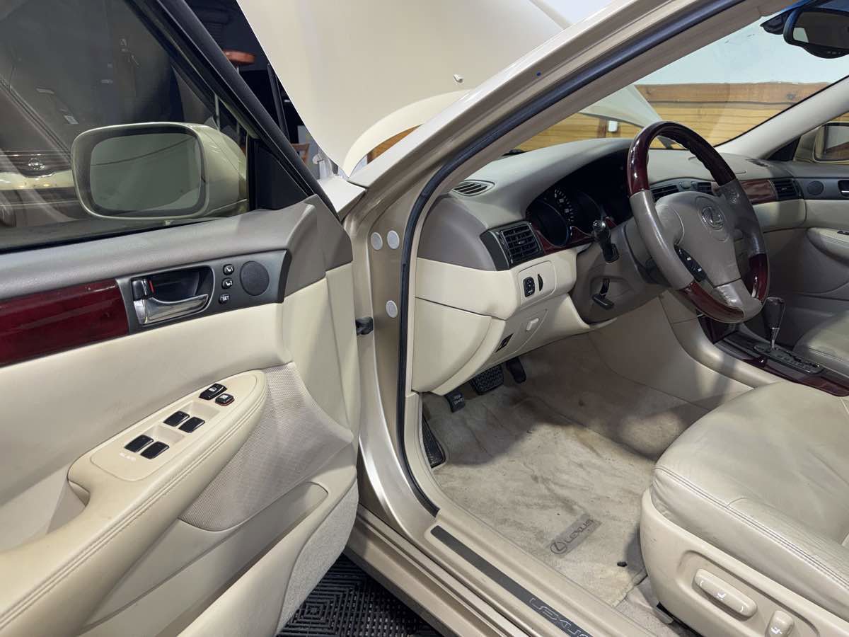 Used 2004 Lexus ES 330 image 16