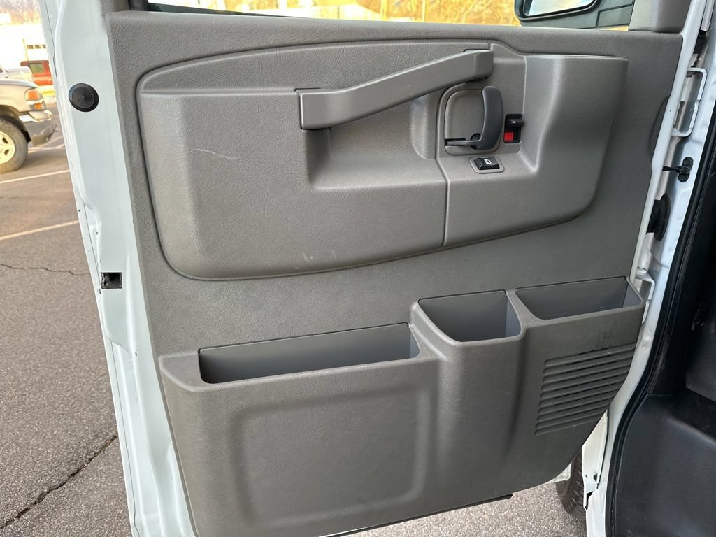 Used 2020 GMC Savana 3500 w/ Power Convenience Package RWD image 18
