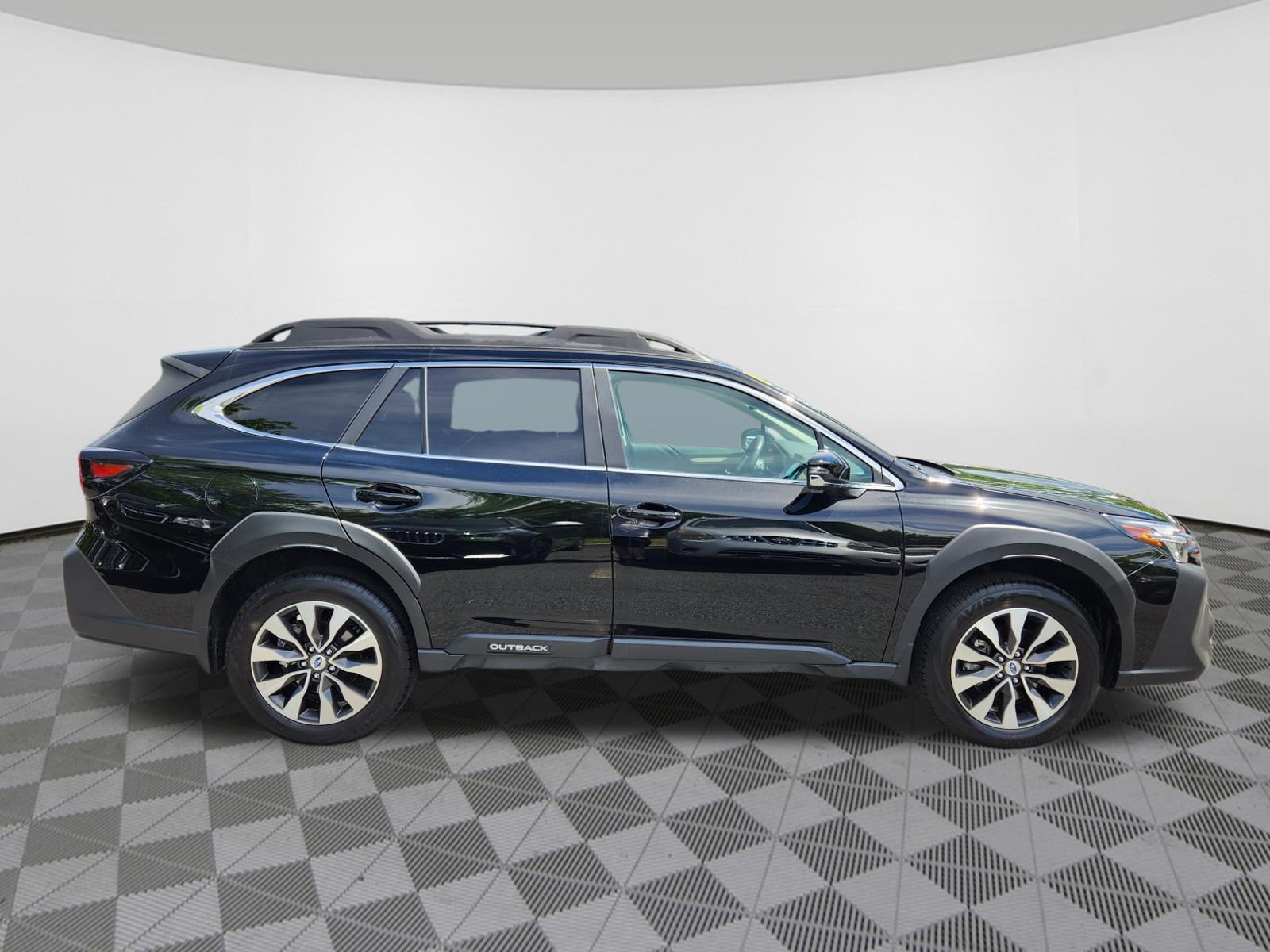 Certified 2025 Subaru Outback Limited AWD/4WD image 6