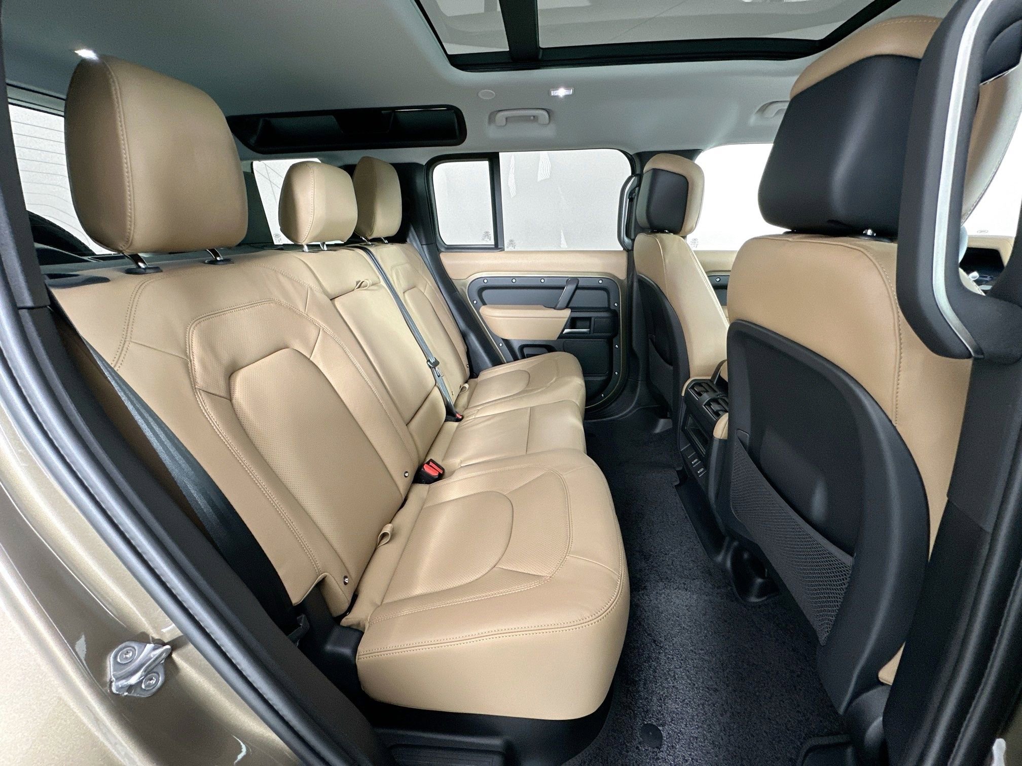 Used 2026 Land Rover Defender 110 S image 25