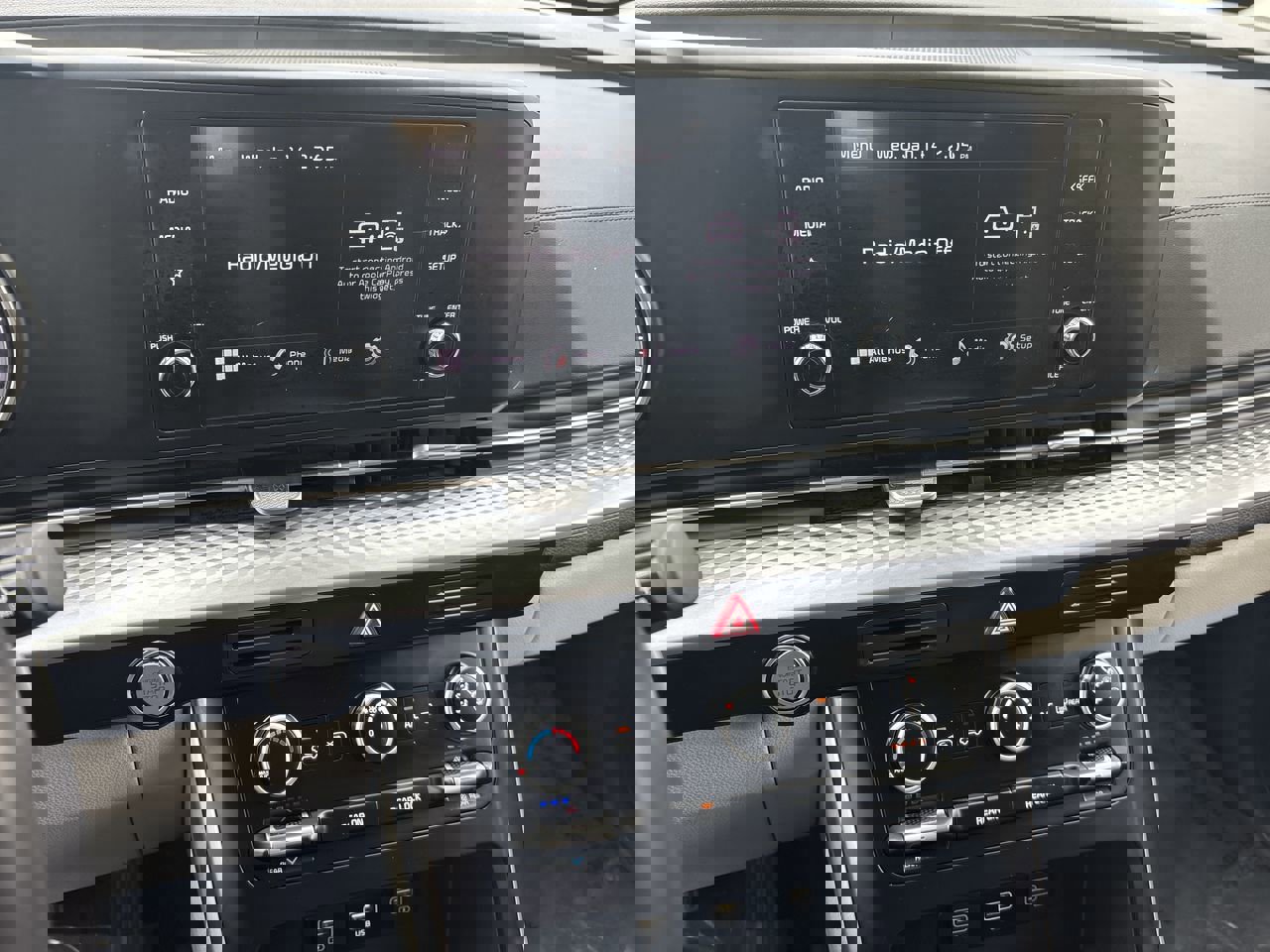 Used 2024 Kia Carnival LX image 21