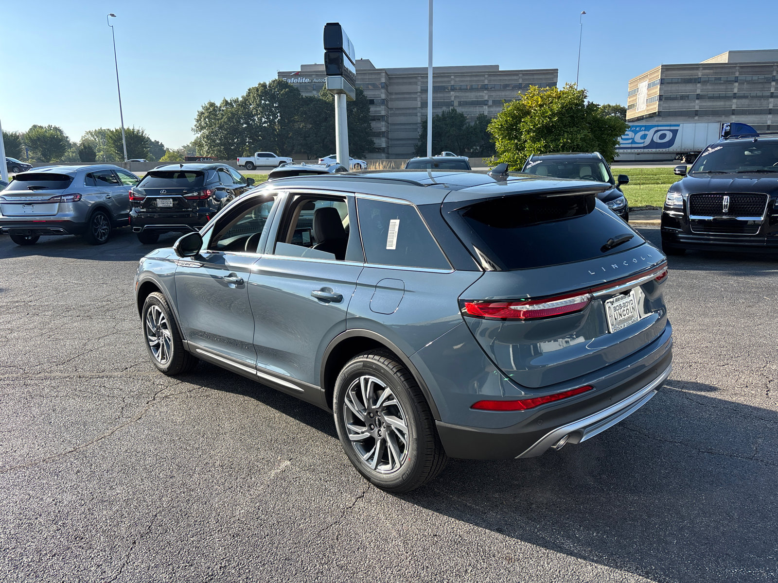 New 2026 Lincoln Corsair Premiere image 5