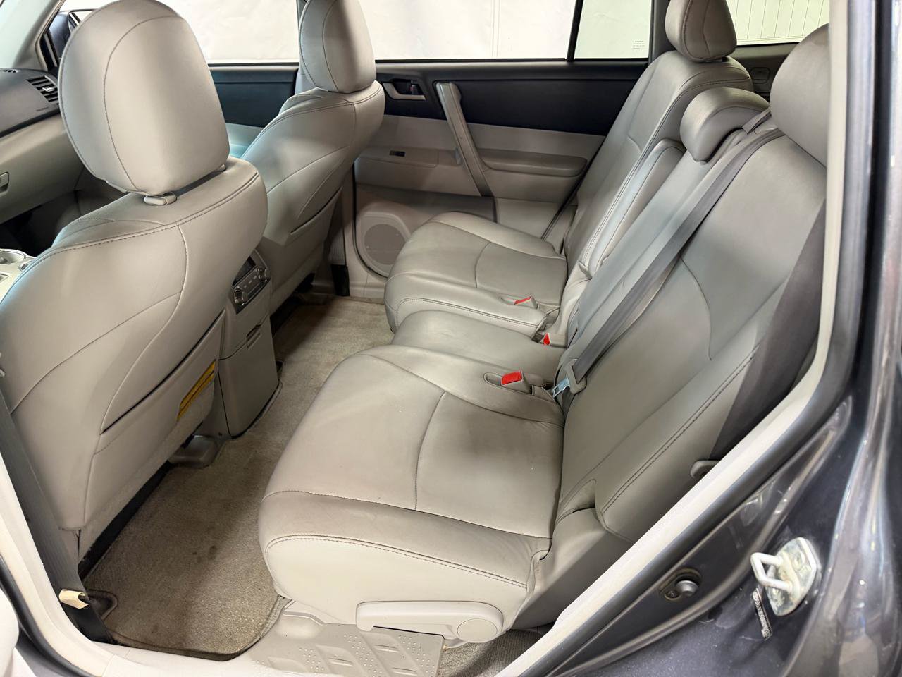 Used 2010 Toyota Highlander SE AWD/4WD image 21
