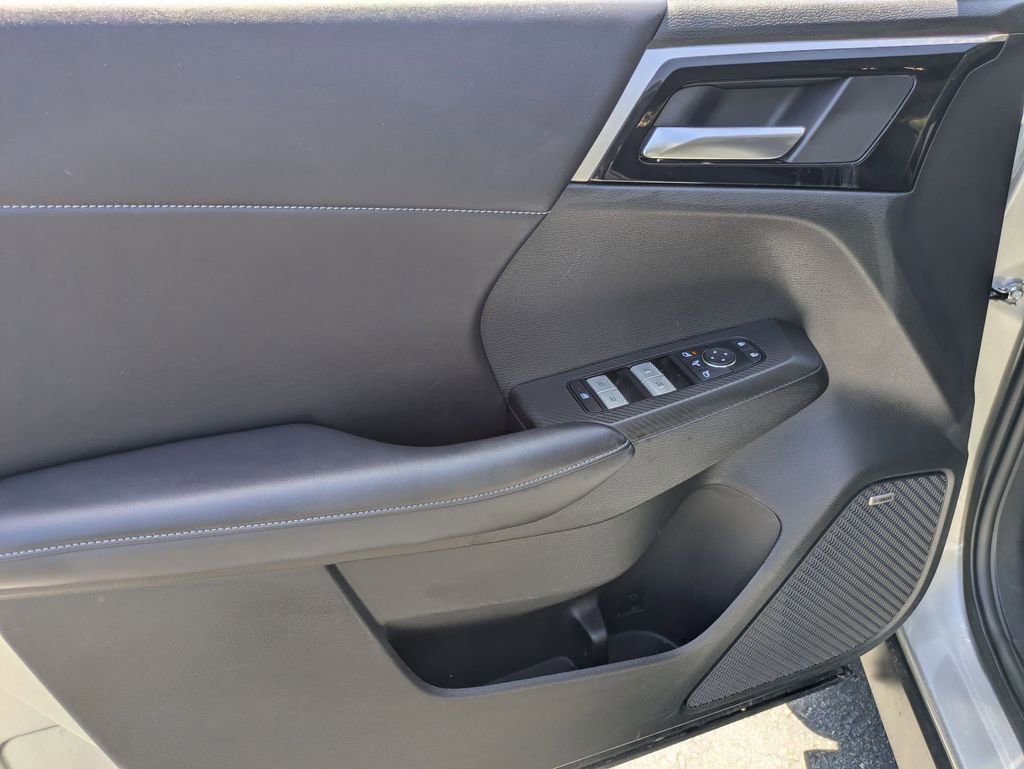 Used 2025 Mitsubishi Outlander SE AWD/4WD image 15