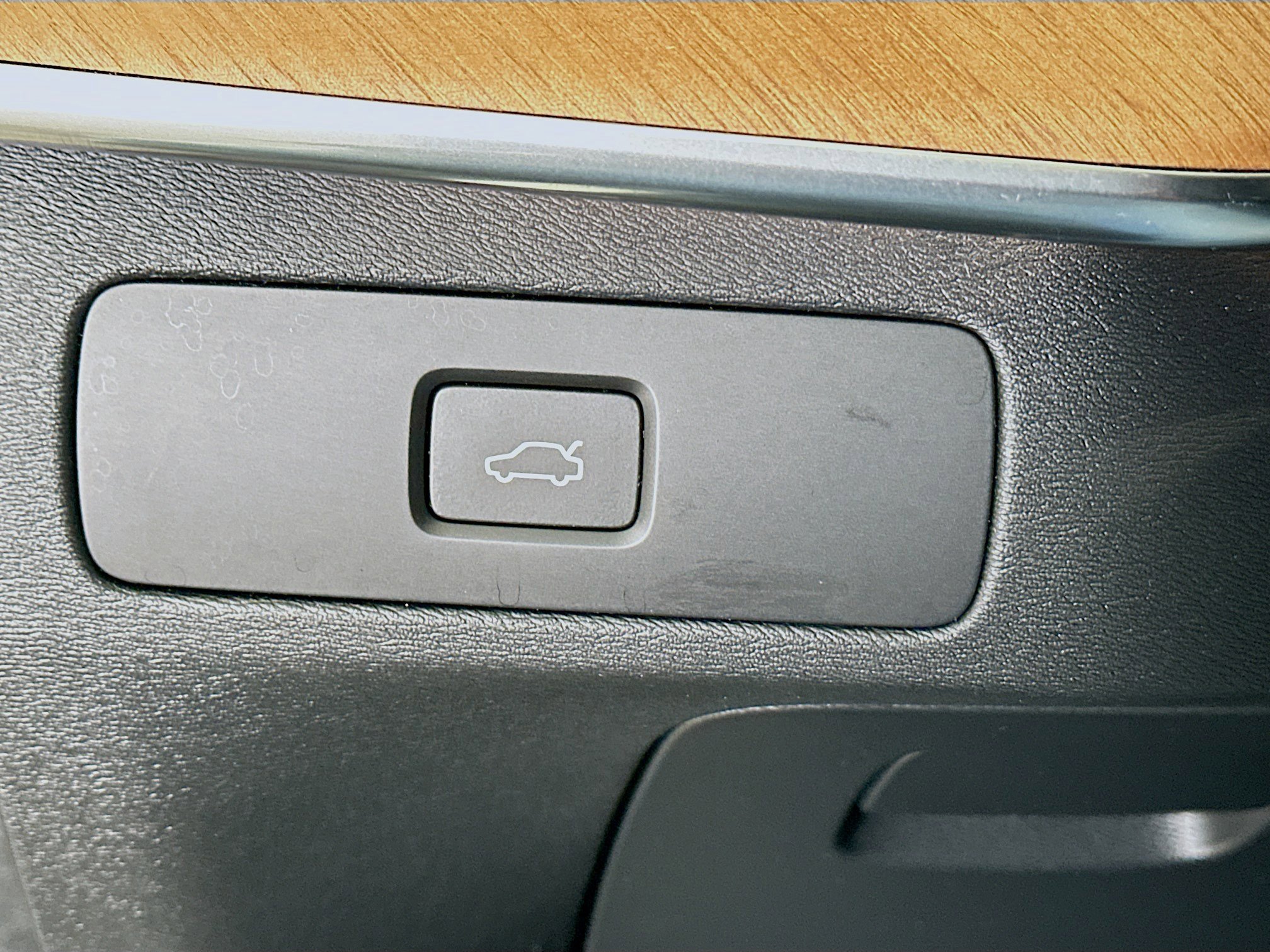 Used 2023 Volvo XC90 B6 Plus image 17