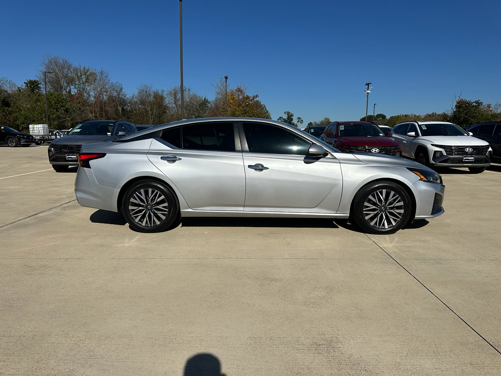 Used 2023 Nissan Altima 2.5 SV image 4