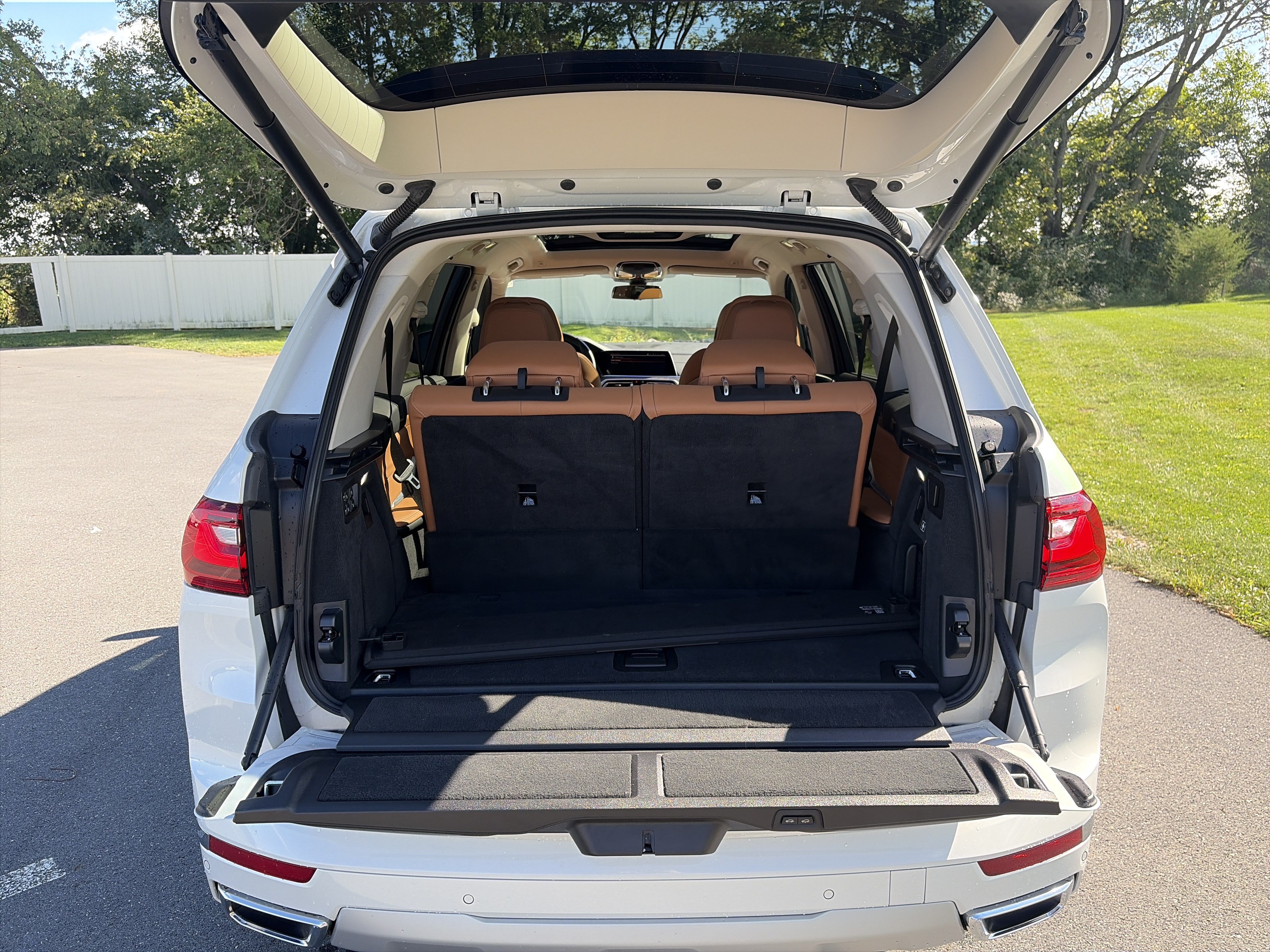 Used 2022 BMW X7 xDrive40i w/ Premium Package AWD/4WD image 34