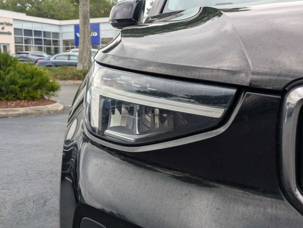 Certified 2023 Volvo XC40 B5 Plus w/ Protection Package Premier AWD/4WD image 10
