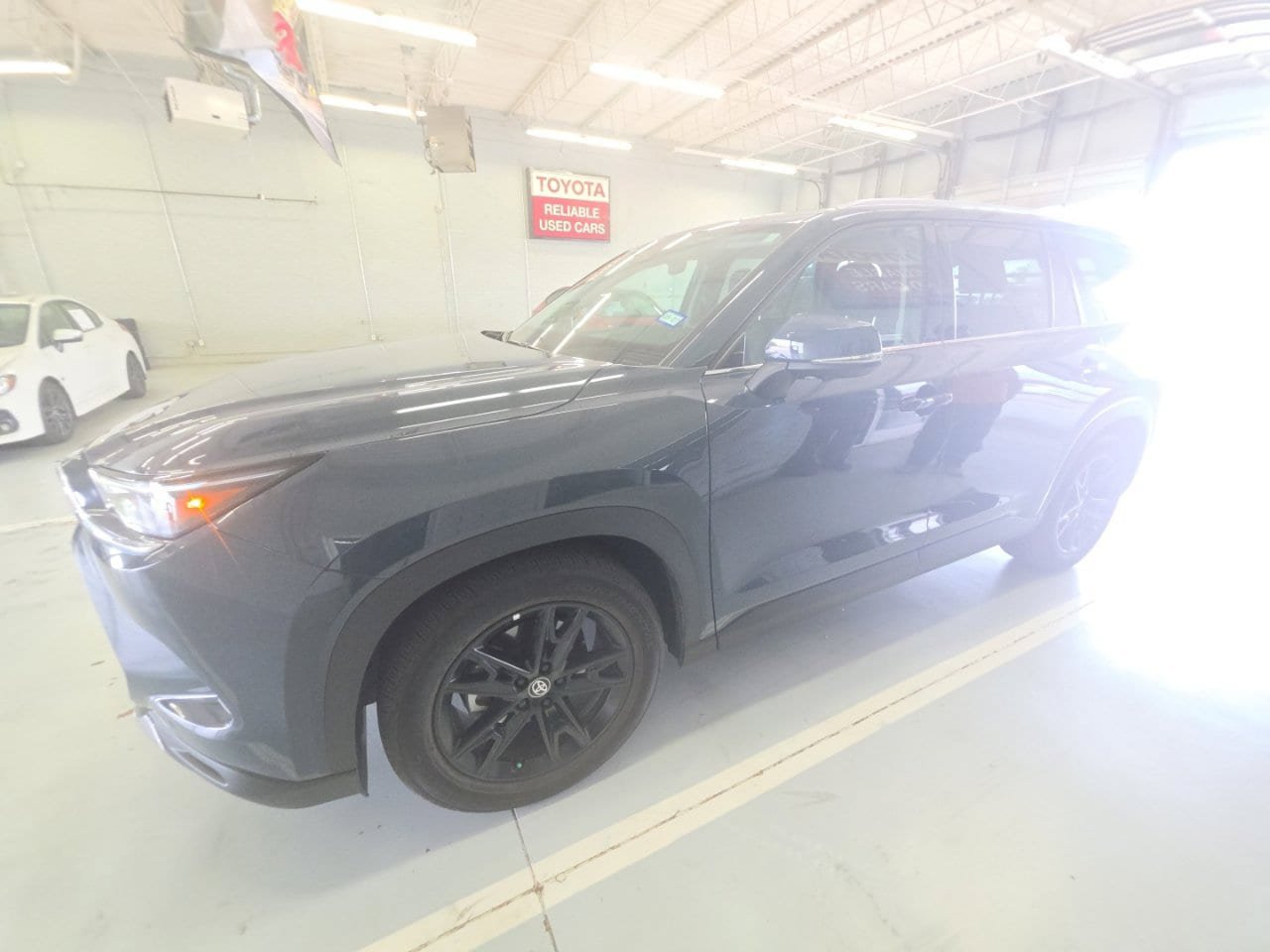 Used 2025 Toyota Grand Highlander FWD image 3