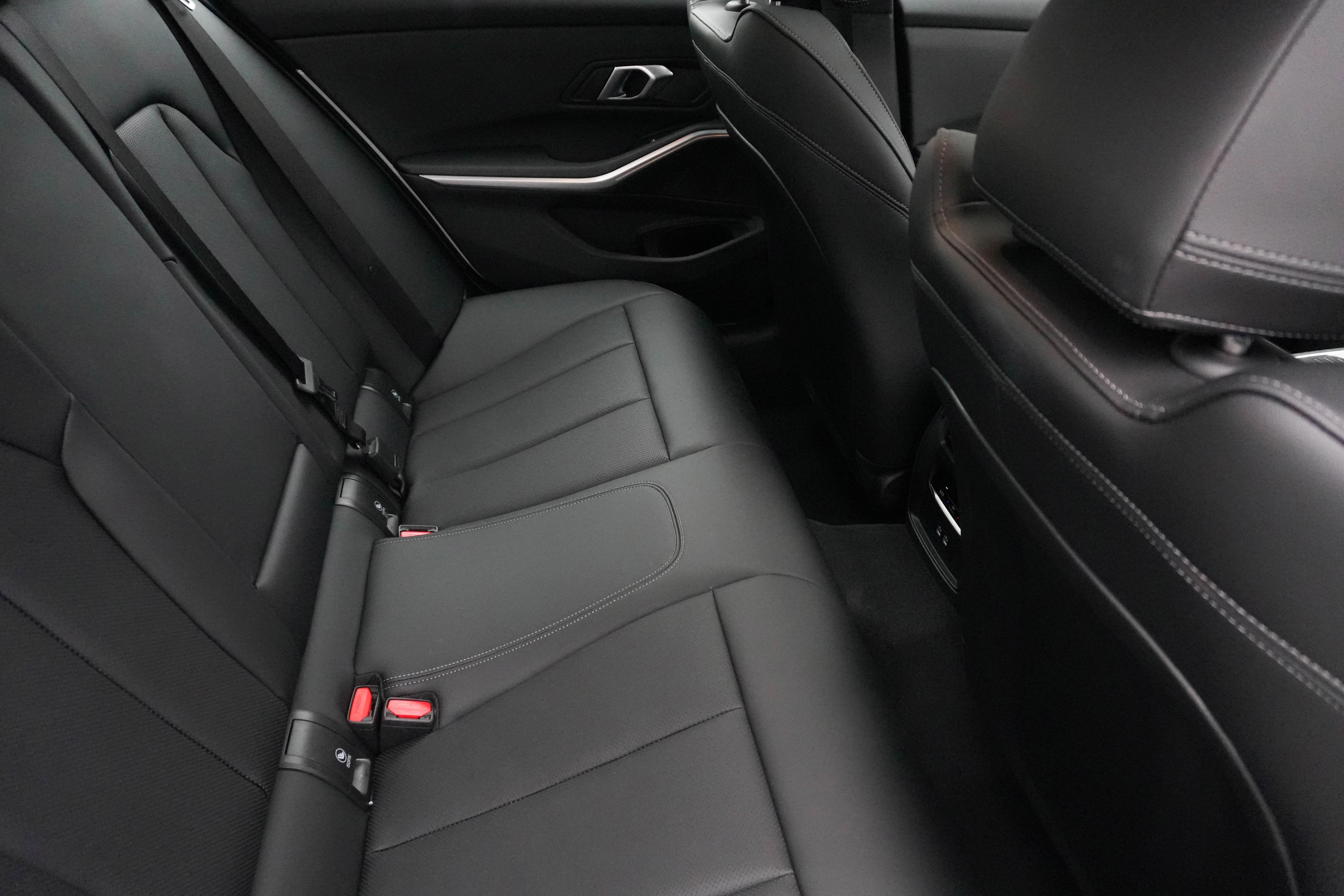 Certified 2025 BMW 330i Sedan image 37