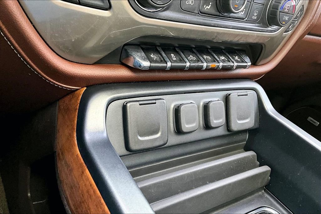 Used 2018 Chevrolet Silverado 1500 High Country AWD/4WD image 16
