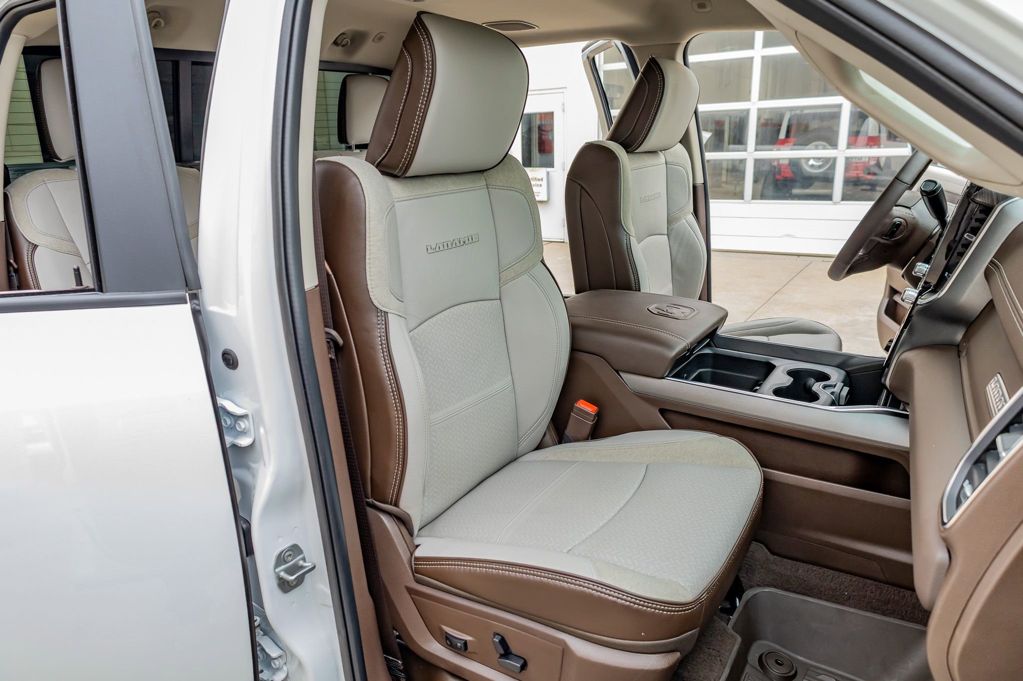 Used 2025 RAM 3500 Laramie image 31