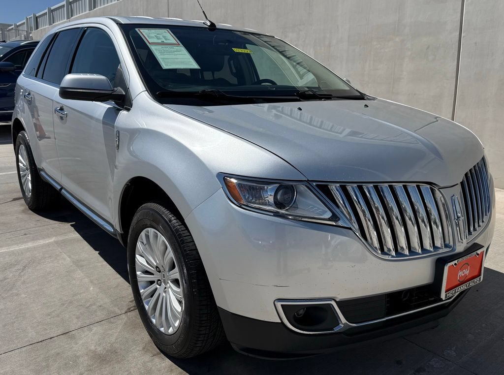 Used 2014 Lincoln MKX FWD image 2