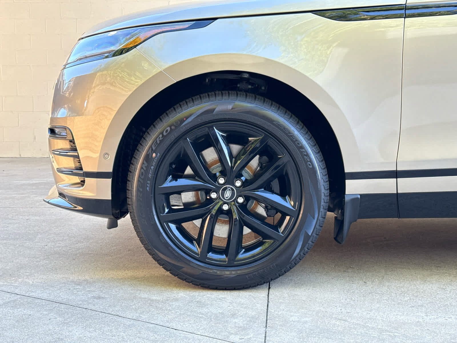 New 2026 Land Rover Range Rover Velar Dynamic SE image 8