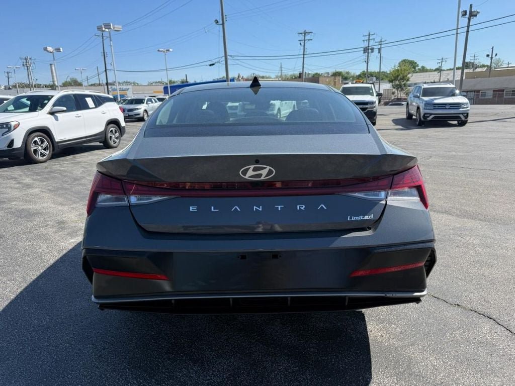 Used 2025 Hyundai Elantra Limited FWD image 8