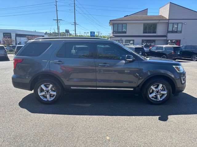 Used 2017 Ford Explorer XLT w/ Equipment Group 202A AWD/4WD image 6