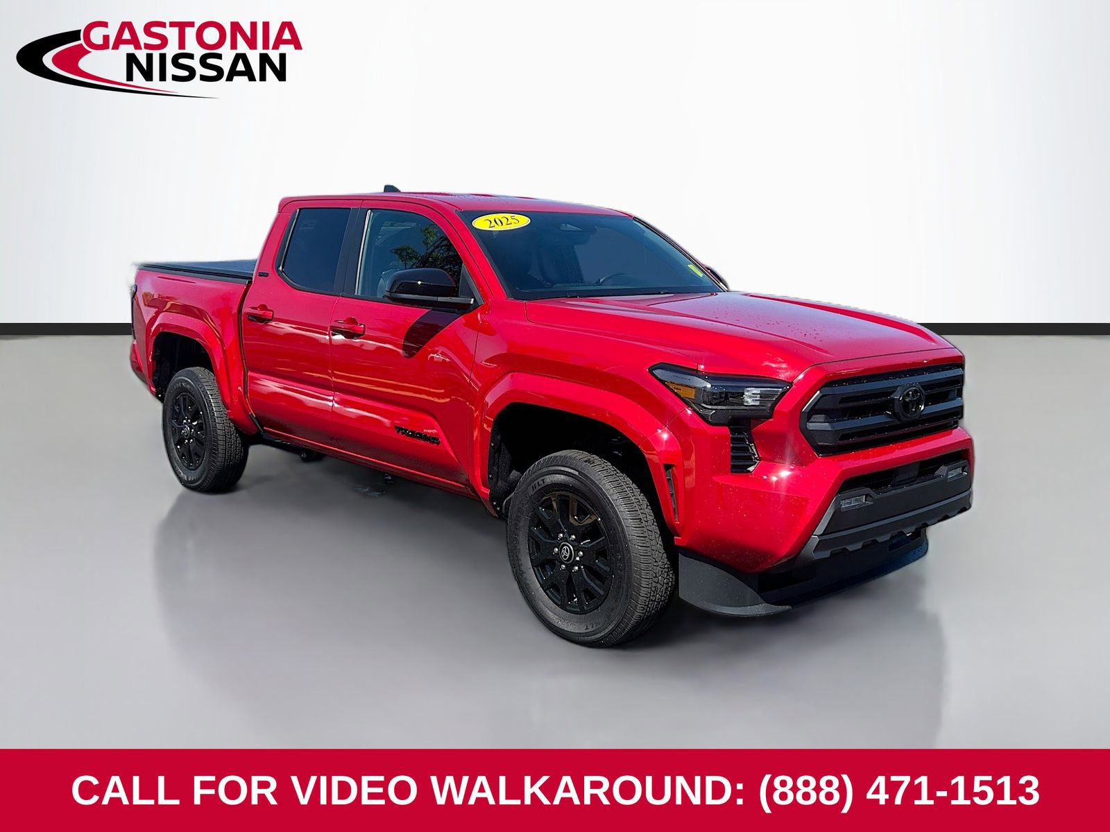 Used 2025 Toyota Tacoma SR5 image 1